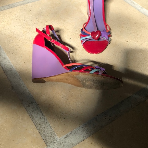 Coach wedge sandals with fun charms. - Picture 5 of 7